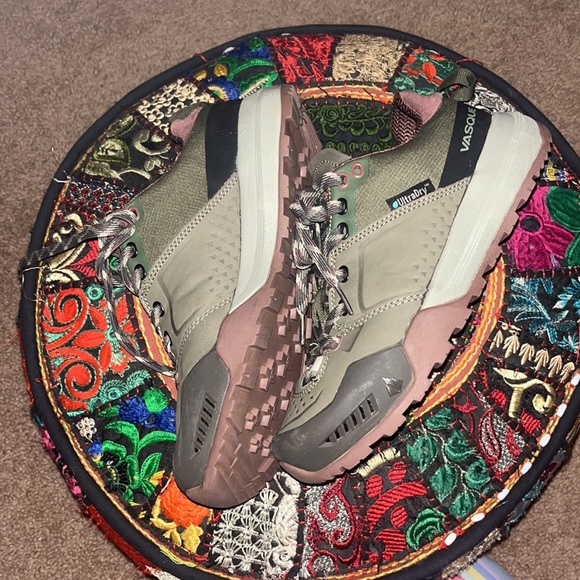 Almost new- worn one time! - Picture 2 of 4